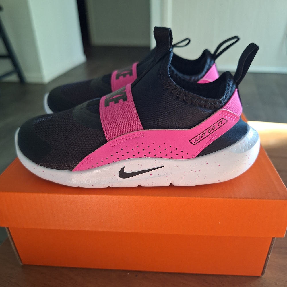 Nike Kids Shoes in Black and Pink